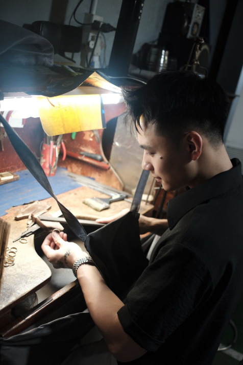 Từ một chiếc xe máy cũ trên đất Lào đến “kiến trúc sư năng lượng” giúp cộng đồng thịnh vượng hơn